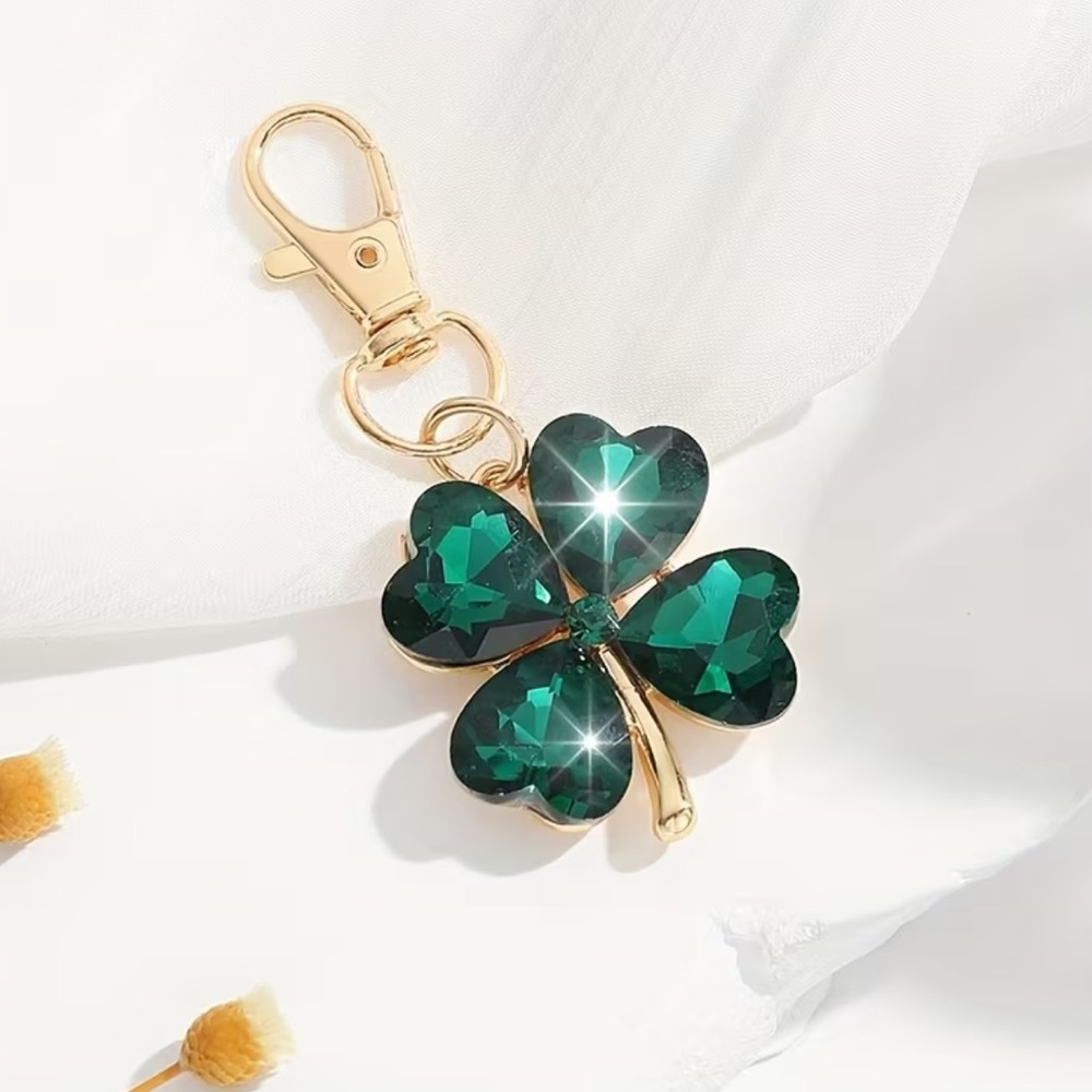 LUCKY 4 LEAF CLOVER CHARM - Picture 2 of 3